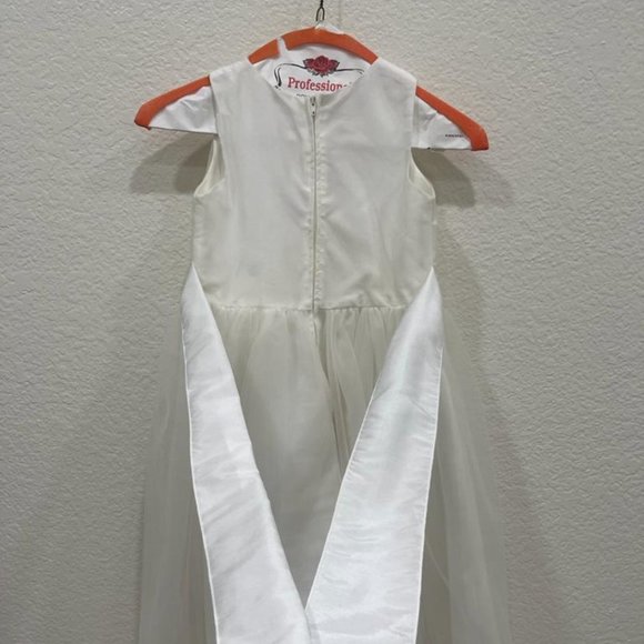 FLOWER GIRL DRESS size 5/6 and 7/8 for little girls - Picture 2 of 4